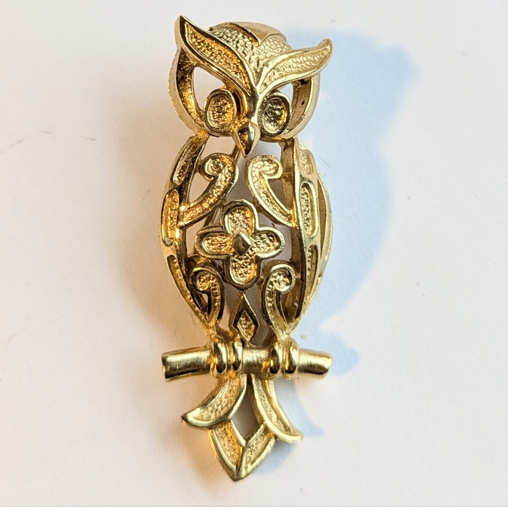Vtg  HTF Crown TRIFARI L'Orient Owl Gold Tone Pin Brooch